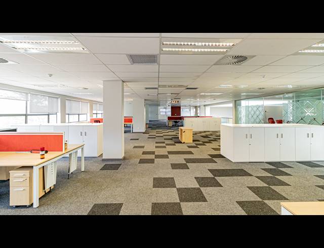 1,552M² OFFICE TO LET IN FERNDALE